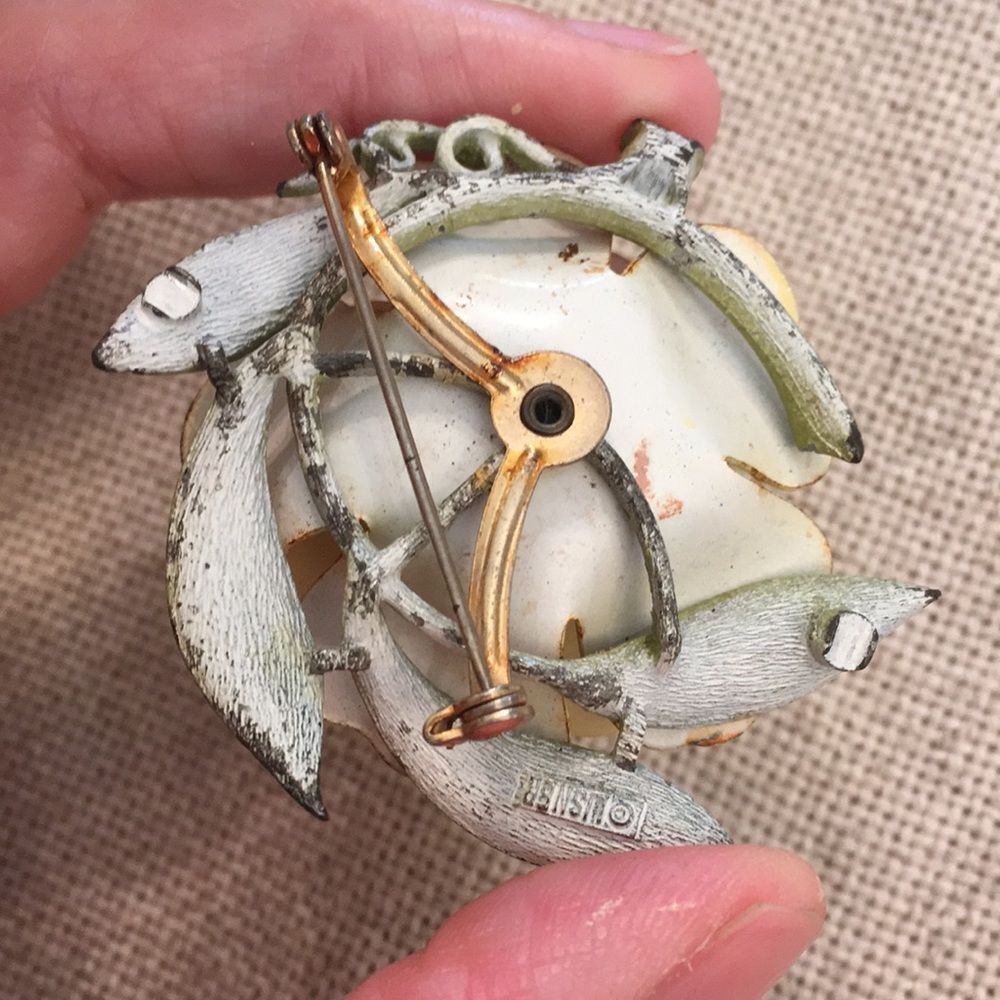 LISNER Vintage Yellow Enamel Rose with Rhinestones - Picture 6 of 12